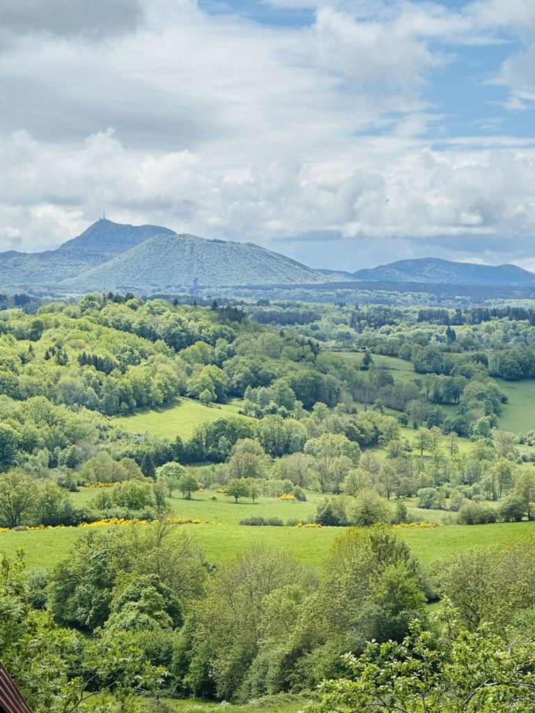 Vue sur la chaîne des Puys